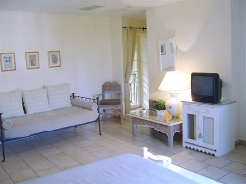 Hotel Logis Et Restaurant La Bastide Cabezac 3*
